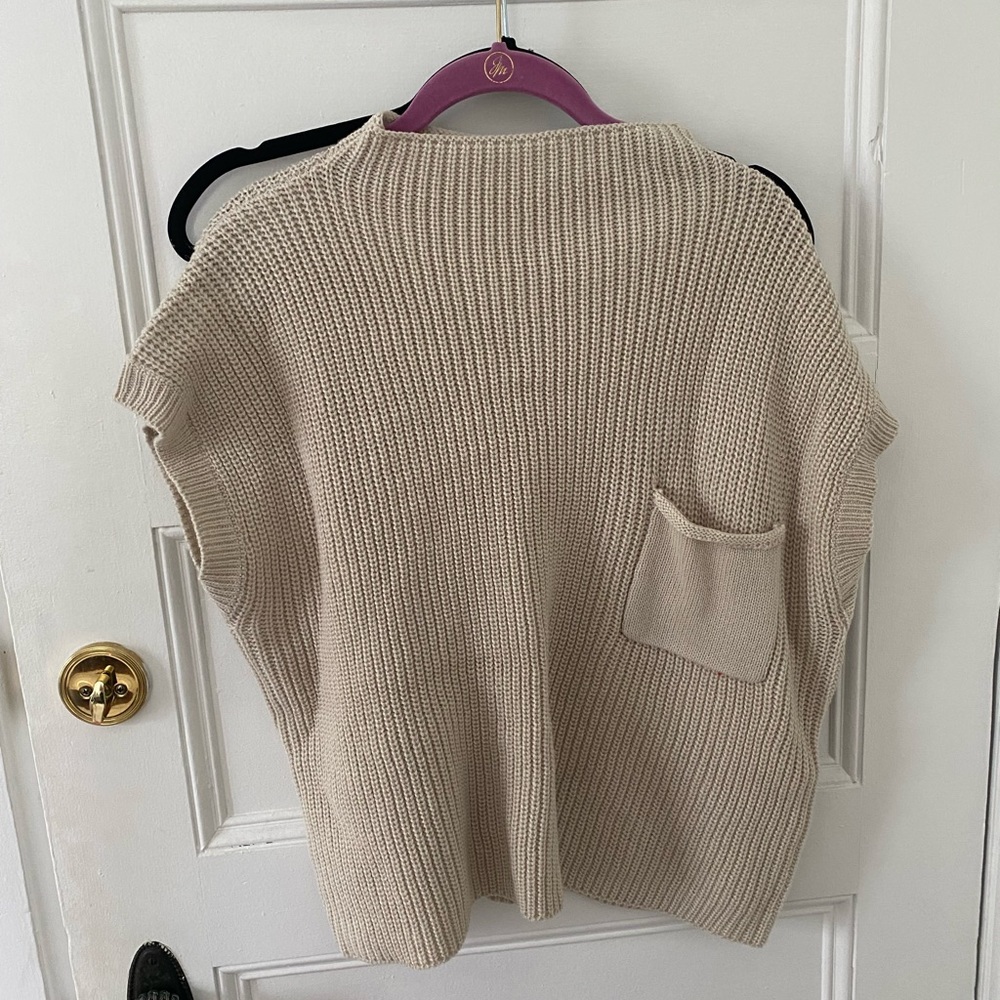 Short sleeve sweater